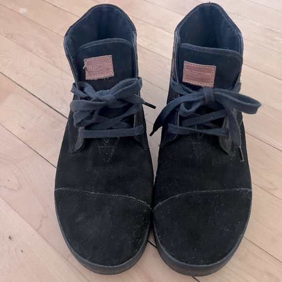 Toms Shoes - TOMS suede mid top sneakers - 8.5 Women’s